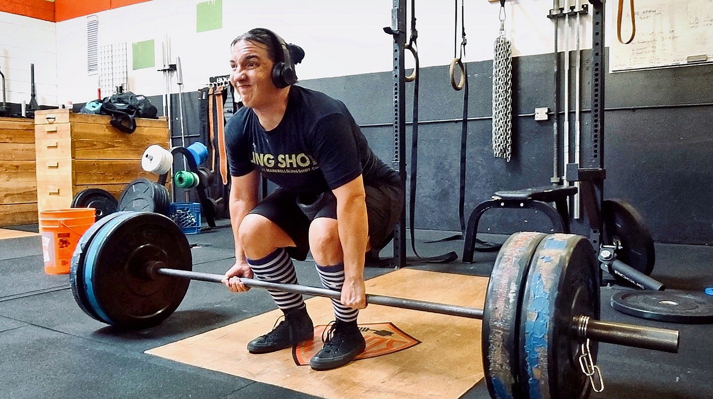 Coach Lisa deadlifting on the powerlifting platform